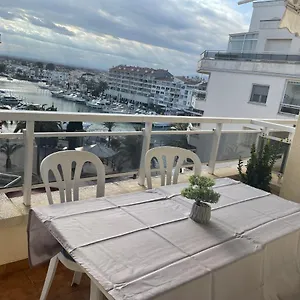 https://magnifique-vue-sur-le-canal-et-la-mer-dempuriabrava.topcostabravahotels.com